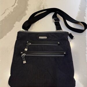 Baggallini Black Crossbody Bag with Minimalist Design